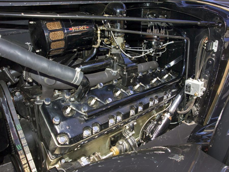  Pierce-Arrow Twelve Club Sedan 1933 года  (фото 2 из 5)